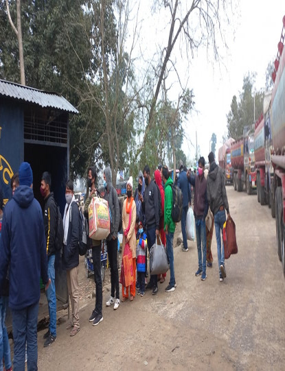 भोकले मर्ने डरले फेरी भारत पस्न थाले सुदूरपश्चिमेली (फोटो फिचर)